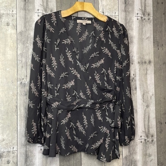 LOFT grey floral‎ print wrap blouse. V-neck.  Lightweight. Small. Excellent cond - Picture 1 of 11